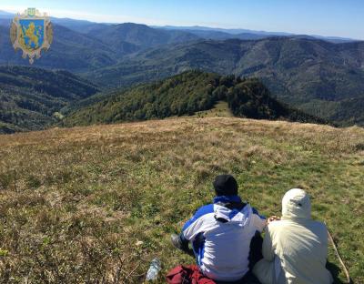  Міжнародний день туризму на Львівщині відзначили сходженням на гору Парашка