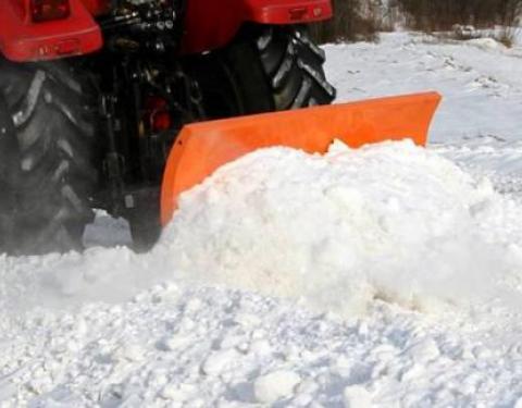 На дорогах Львівщини працює снігоочисна техніка 