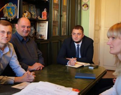 Заступник голови Львівської ОДА Юрій Холод ознайомився із роботою Служби у справах дітей