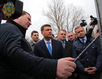Володимир Гройсман оглянув ремонт автомобільної дороги  Львів-Пустомити-Меденичі