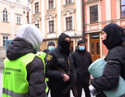 Поліція Львівщини вже опрацювала близько 3-х тисяч повідомлень щодо підозрілих осіб