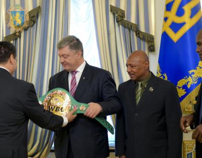 Глава держави: Прапор України віднині буде на чемпіонському поясі WBC