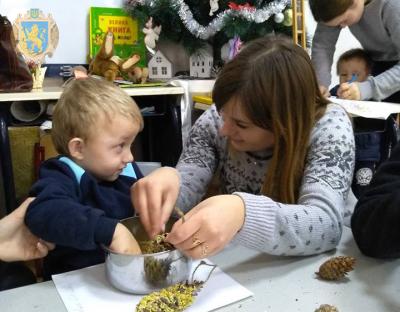 «Підгодівля птахів взимку»: для дітей організували майстер-класи з виготовлення годівниць