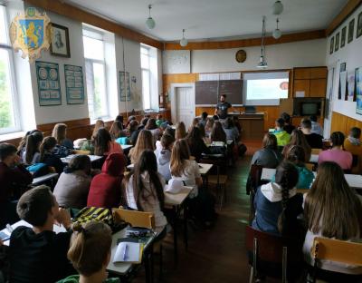У навчальних закладах області реалізували проект «DrugHunters»