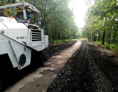 У Кам’янка-Бузькому районі тривають роботи з ремонту автомобільних доріг загального користування
