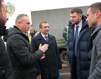 Міністр інфраструктури Владислав Криклій оглянув ремонт дороги Львів – Пустомити – Меденичі