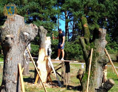 У ведмежому притулку “Домажир” відбувся пленер різьбярів-скульпторів