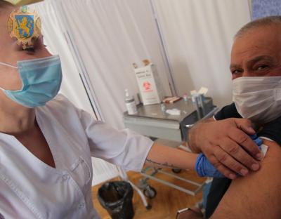 «Вакцинований - означає захищений!» - відомі українці закликають вакцинуватися від коронавірусу (ВІДЕО)