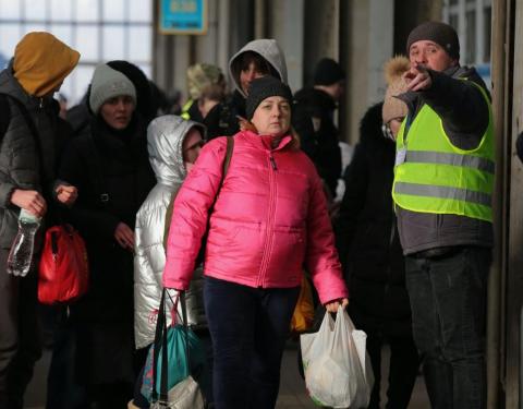 Люди, які покинули дім, можуть стати на облік внутрішньо переміщеної особи: куди звертатись