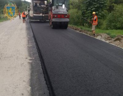 На Старосамбірщині продовжується ремонт автомобільної дороги місцевого значення
