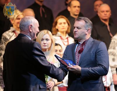 Олег Синютка відзначив державними нагородами культурних та громадських діячів