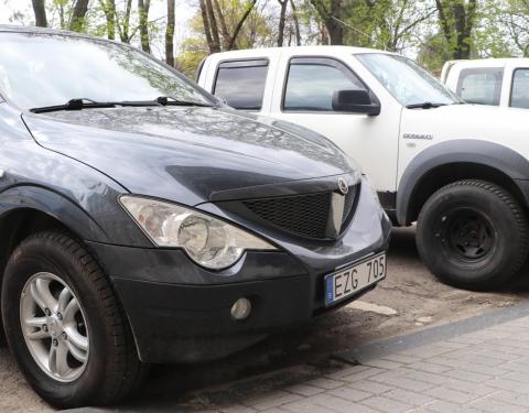 Воїнам зі Львівщини передадуть на передову ще чотири автівки