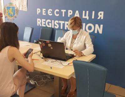За вихідні у Центрах вакцинації провакцинували понад 5 тисяч мешканців області  
