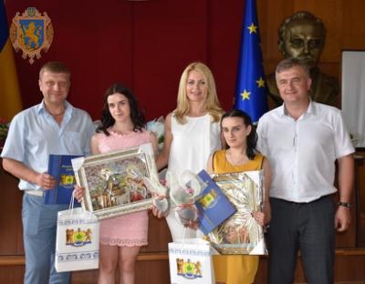 На Яворівщині для двох сиріт придбали житло