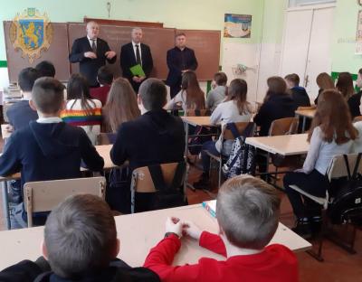 У загальноосвітніх навчальних закладах Золочівщини навчали запобіганню булінгу