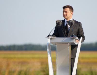 «Ми разом піднімаємо прапор і маємо піднімати Україну – тільки разом і тільки вгору», - Володимир Зеленський