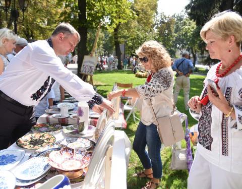 Олег Синютка оглянув експонати етноалеї “Унікальна Львівщина”