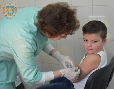 З початку кампанії з вакцинації від кору щепили понад дві тисячі дітей