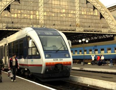 Львівська залізниця та автостанції у Львові працюють