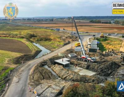 На Дорозі Єдності продовжується облаштування водопропускної труби у селі Іванівці