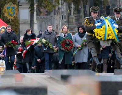 На Личаківському кладовищі вшанували пам'ять Героїв Небесної Сотні