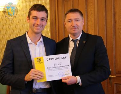 Максим Козицький вручив сертифікати стажерам, які успішно завершили стажування