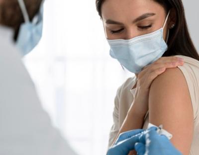 Від коронавірусу перш за все вакцинуватимуть лікарів та військових