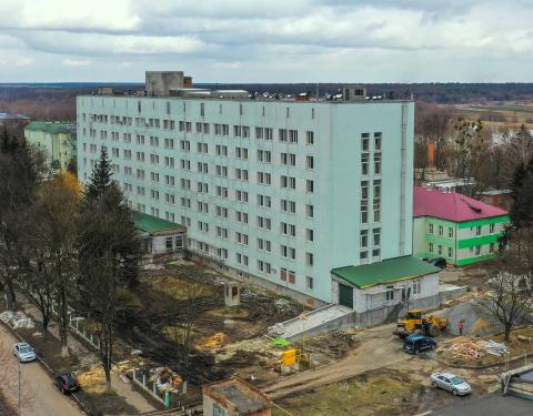 Триває реконструкція Червоноградської міської лікарні в межах Великого будівництва (ВІДЕО)