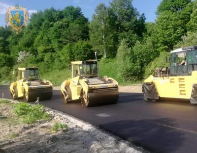 На автомобільній дорозі “Турка-Cхідниця” облаштовують асфальтобетонне покриття