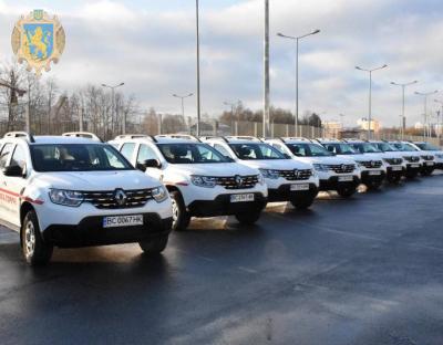 Сільські амбулаторії на Львівщині отримали 43 нових автомобілі  Renault Duster