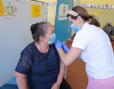 Вчора в області провакцинували 9089 осіб, з них 2054 - у центрах вакцинації