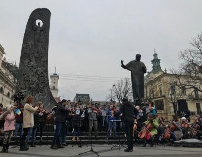 У Львові мистецькою акцією «Вільне небо/Free Sky» закликали світ закрити небо над Україною