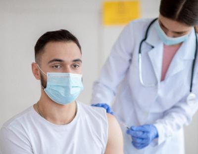 Ігор Кузін пояснив, як отримати додаткову дозу вакцини людям із медичними показами