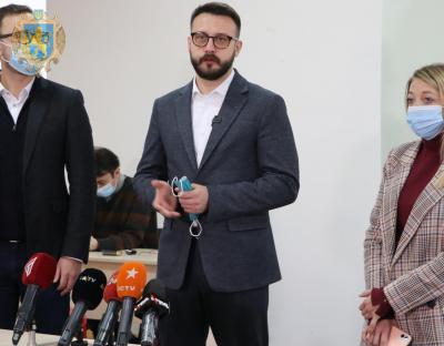 На Львівщині відкрили перші пункти Команди підтримки Дії для допомоги мешканцям з COVID-сертифікатами