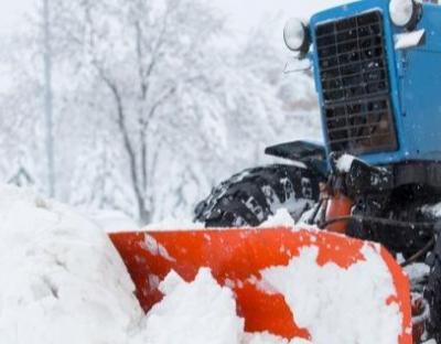 Для очищення доріг області  від снігу задіяли 180 одиниць спецтехніки 