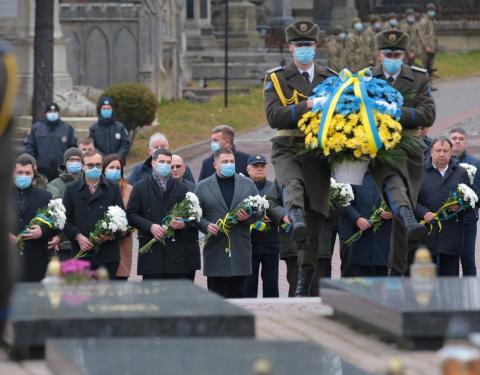 У День Гідності та Свободи у Львові вшанували пам'ять патріотів