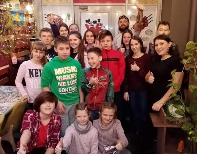 Для дітей організували творчий майстер-клас із приготування хінкалі