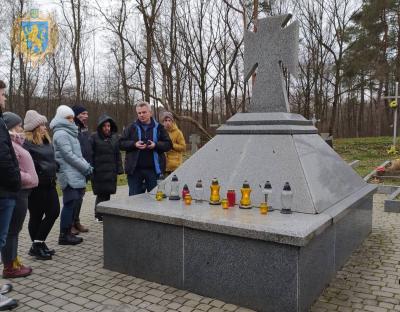 Молодь Львівщини провела акцію «Запали свічку пам’яті на Закерзонні»