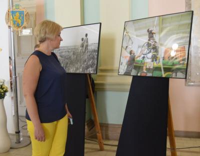 Ювілейна фотовиставка та інтелектуальні дискусії: на Львівщині стартували дні газети “День”