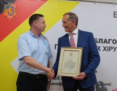 Відомий пластичний хірург з Німеччини Клаус Екснер вже втринадцяте консультує та оперує дітей у Львові