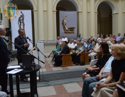 На Львівщині презентували альбом «Володимир Одрехівський. Скульптура»