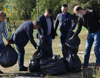 У міжнародний день чистих берегів Трускавецький став очистили від сміття