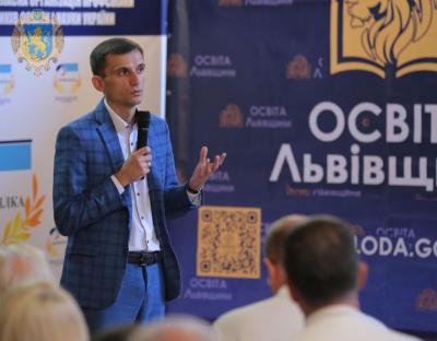 «Вчитель є основоположником формування особистості гідного українця», - Іван Собко привітав освітян напередодні Дня Незалежності