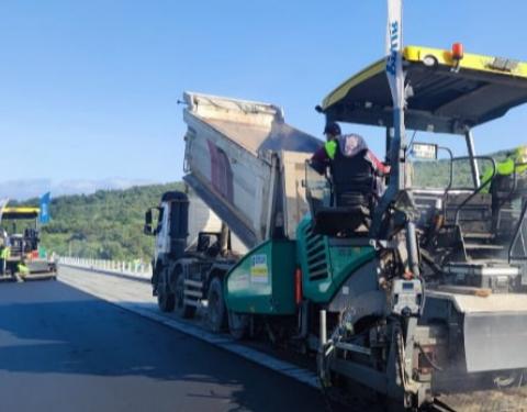 Дорожники розпочали асфальтувати міст  у Крушельниці