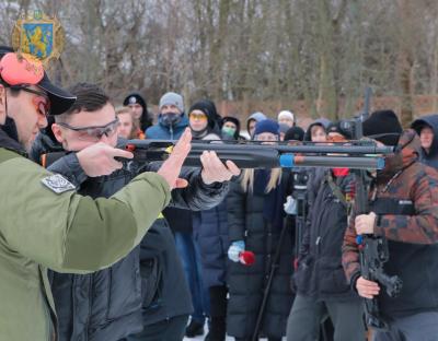 «Не панікуй! Готуйся»: на Львівщині охочі змогли пройти вишкіл для підготовки до умов бойових дій