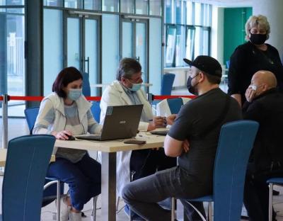 Вчора в області провакцинували 10 384 особи, з них 2412 - у центрах вакцинації