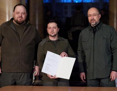 Володимир Зеленський підписав заявку на членство України в ЄС