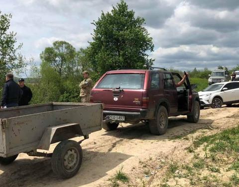 У Старосамбірському районі оштрафували порушника, який незаконно відвантажував тверді побутові відходи