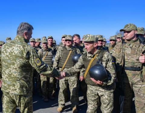 Президент: Потрібно зробити кроки для підтримки незахищених верств населення