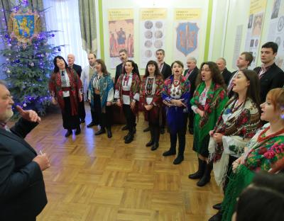 Заслужена академічна капела «Трембіта» привітала працівників Львівської ОДА зі святами